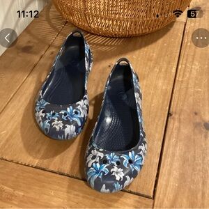 CROCS Women's Navy and White Floral Loafers